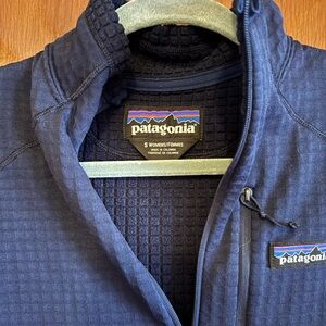 Patagonia women’s R1